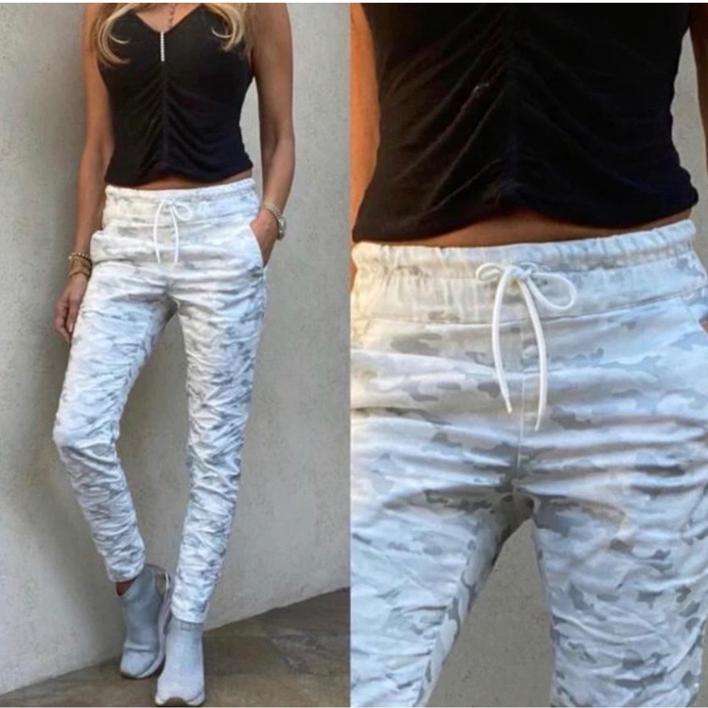 Bevy Flog Shely White & Silver Metallic Camo Joggers Size 24